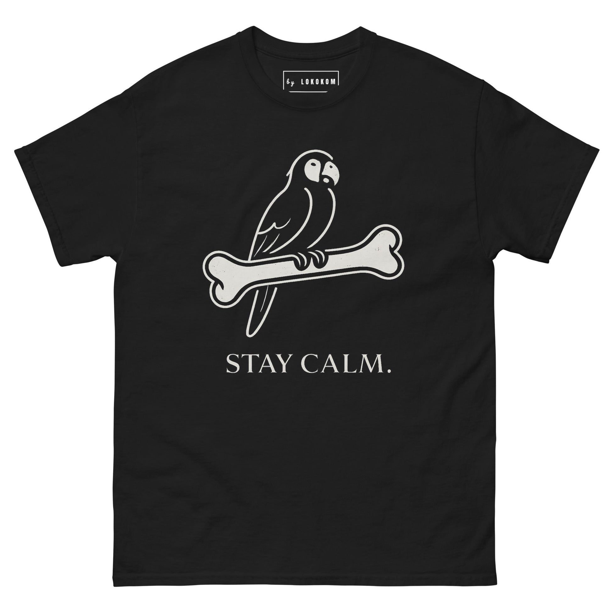 Camiseta Stay Calm negra con loro y hueso, diseño discreto y bordado frontal.