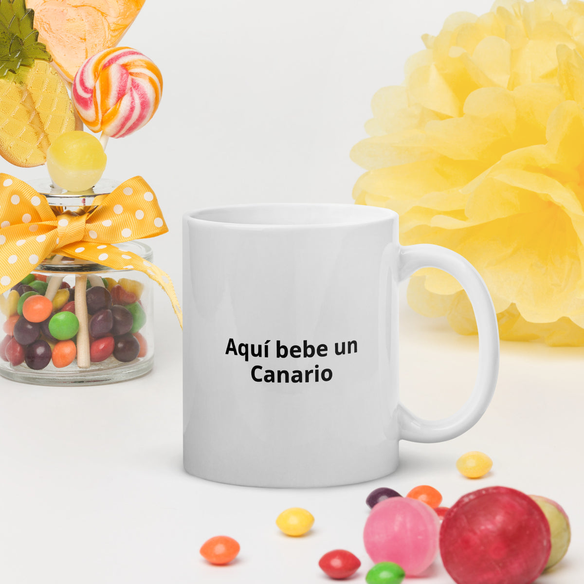 Taza blanca «Aquí bebe un canario» – Lokokom (vista 1)